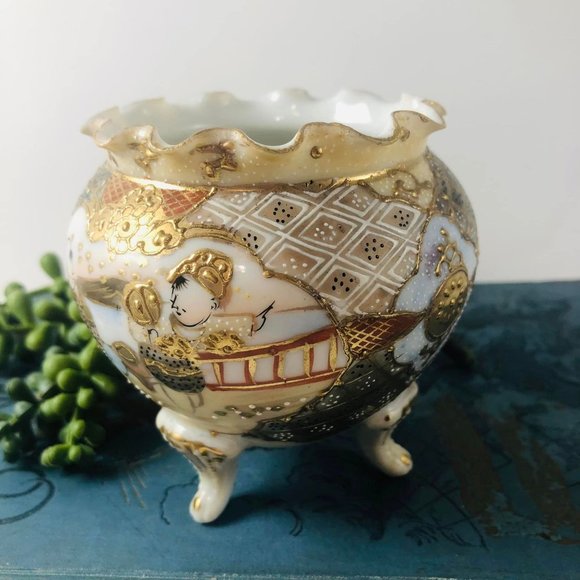 Vtg Japanese Bowl Translucent Gilded Moriage Porcelain Ruffled 3 and a half inch - Picture 7 of 9